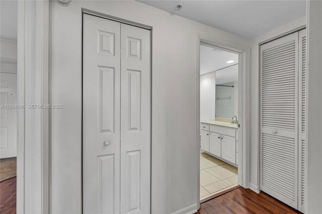 Building Photo - 2000 N Bayshore Dr