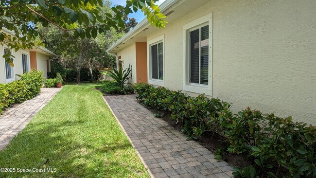 Building Photo - 826 Middleton Dr SW