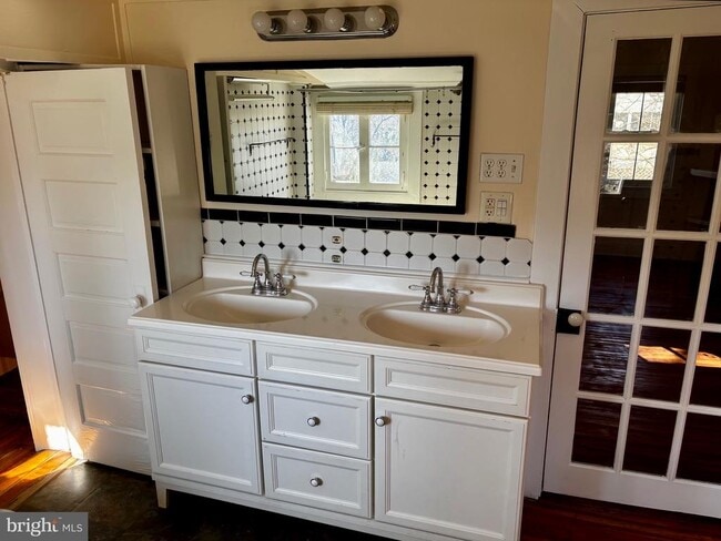 Building Photo - 8122 John Mosby Hwy