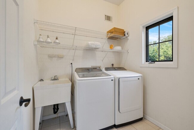 Building Photo - 321 Museum Village Rd