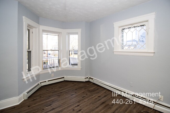 Building Photo - 1609 Lakewood Ave