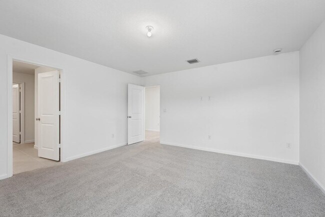 Building Photo - 10485 NW Suncrest Lp