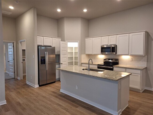 Building Photo - 758 Staglin St