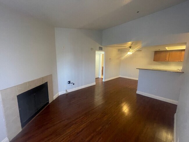 Building Photo - AWESOME 2 BEDROOM  CONDO NEAR STRIP W/ VIEWS AND OVERLOOKS POOLS!!!!!!