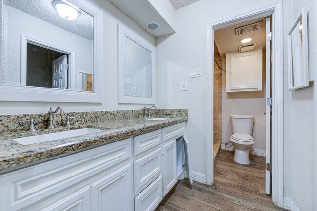 Building Photo - 10822 Kirktown Dr