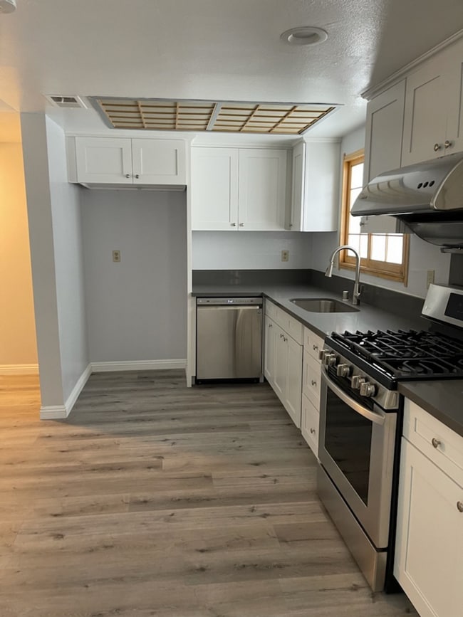 Building Photo - Condo of 3 bedrooms and 2.5 baths in Alhambra