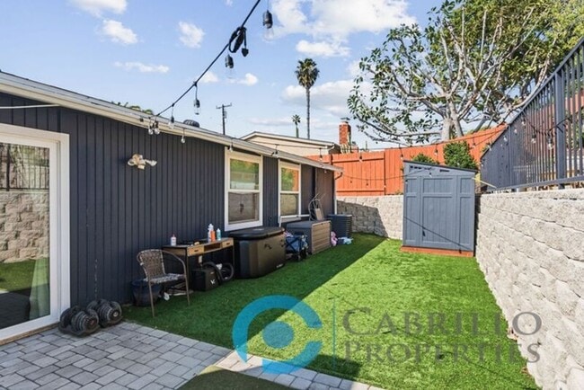 Building Photo - 2047 Finch Ln