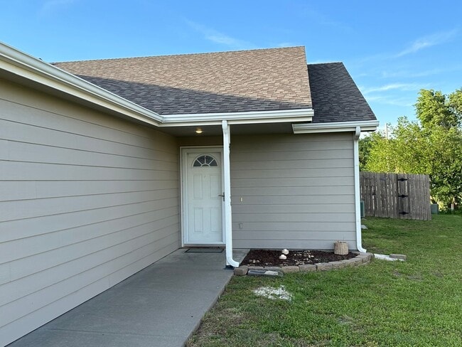 Building Photo - GREAT FAMILY HOME!