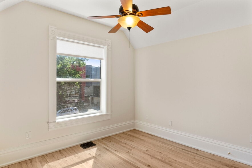 Front bedroom with bright windows and 2 closets. - 3347 Tejon St