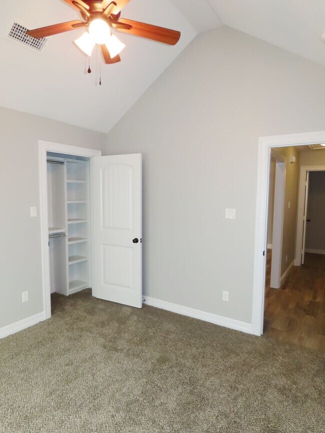 Building Photo - Stunning 4 Bedroom, 2 Bath Home in Lindale