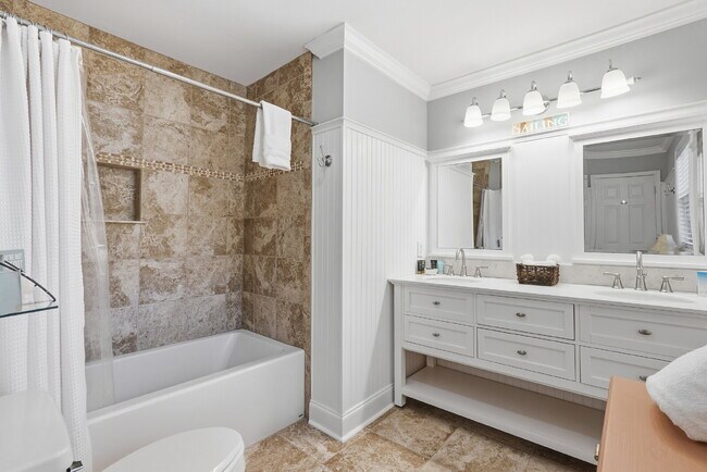 Building Photo - "Coastal Comfort Awaits: Spacious 2-Bed, 2-Bath Furnished Condo in Shipyard on Hilton Head Island!"