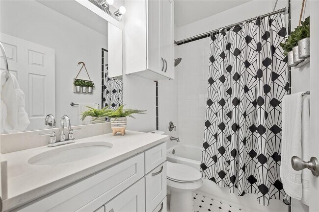 Building Photo - 6501 Columbia Oaks Ct