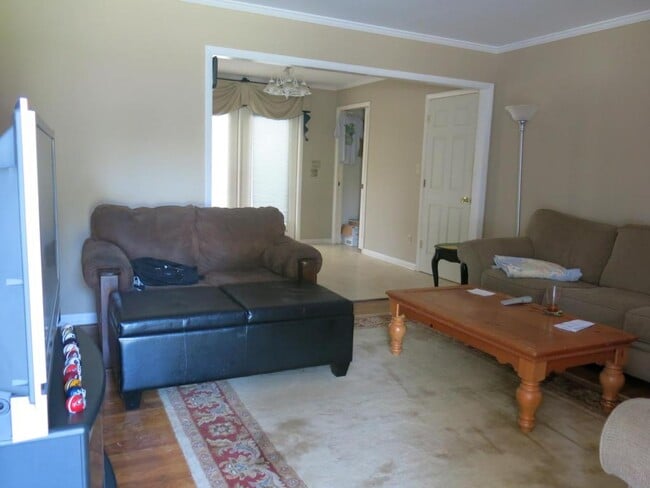 Building Photo - 403 Catherine Ave