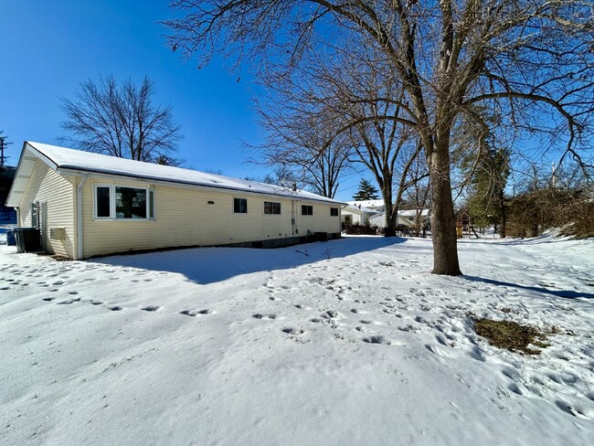 Building Photo - Charming 3-Bedroom, 2-Bath Home in St. Lou...