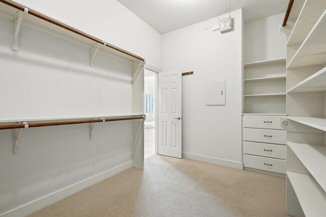 Building Photo - 5507 Val Verde St