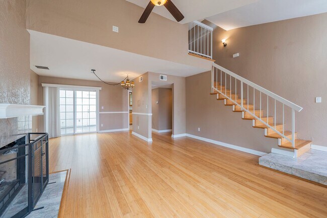 Building Photo - Beautiful Redondo Beach Condominium Rental!