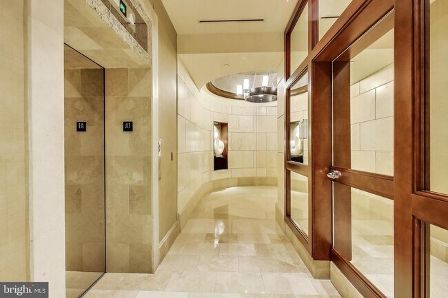 Building Photo - 717 President St