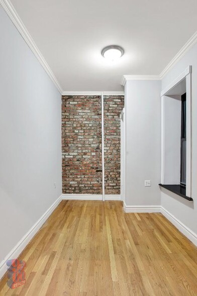 Building Photo - 432 E 13th St