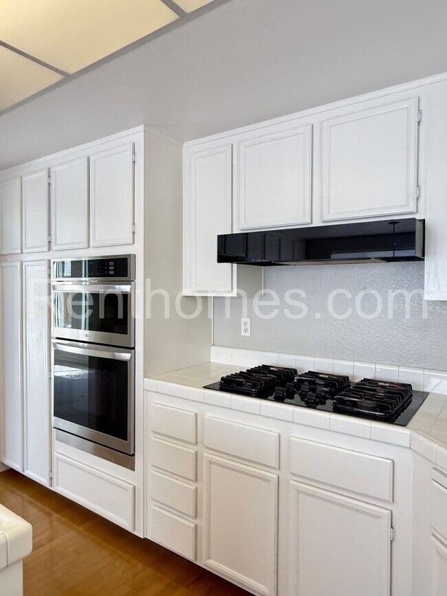 Building Photo - 1737 Willowhaven Rd
