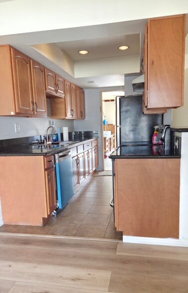 Kitchen - 33555 Date Palm Dr