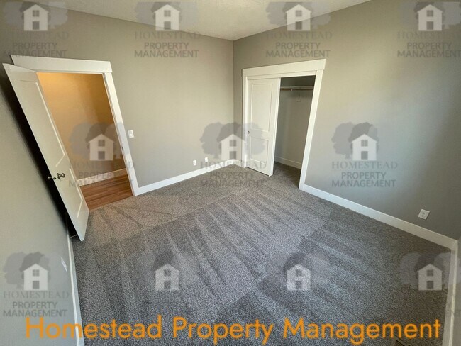 Building Photo - A HOME FOR THOSE WITH DISCERNING TASTE!