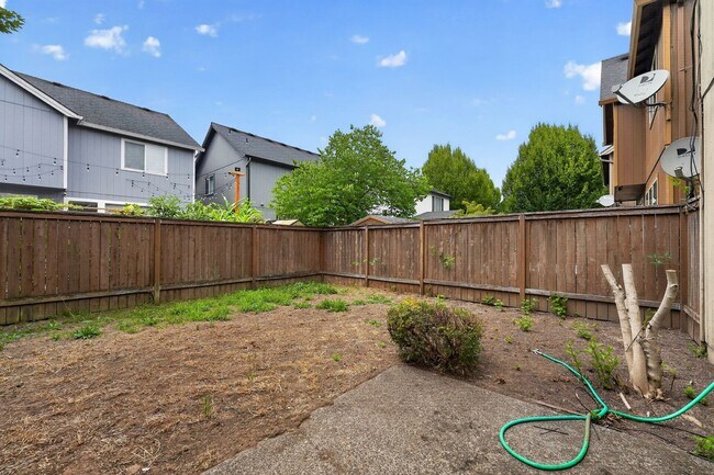 Building Photo - 1756 SE Gerhard Dr