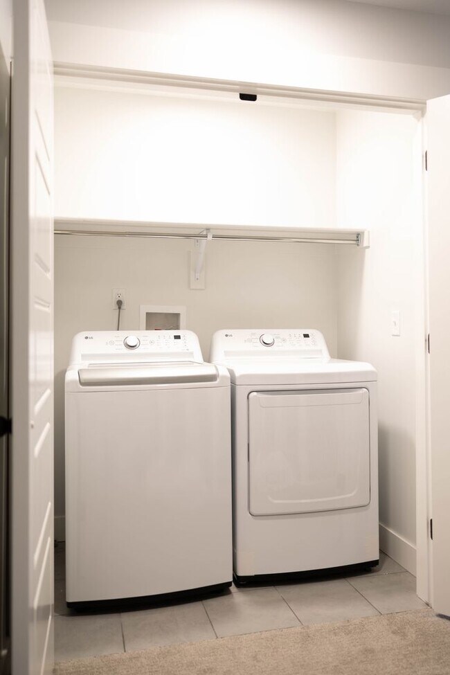 Building Photo - Beautiful 3 bedroom Townhome in Lehi Exchange community!