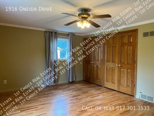 Building Photo - 1916 Oneida Dr