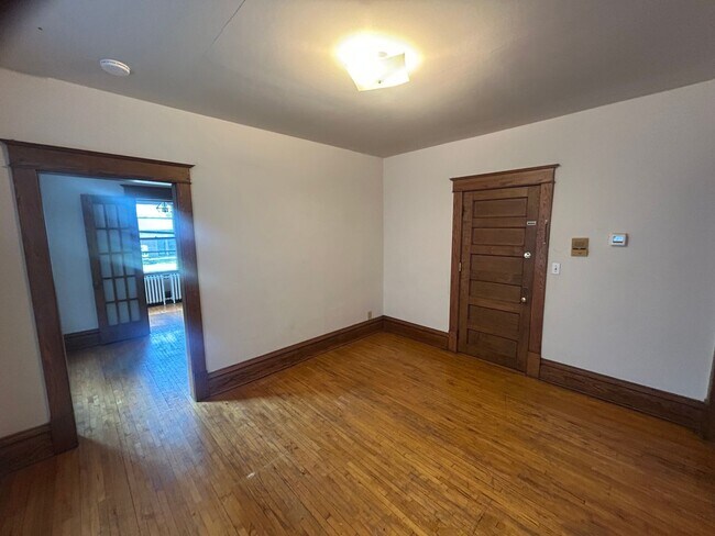 Building Photo - 702 Holly Ave