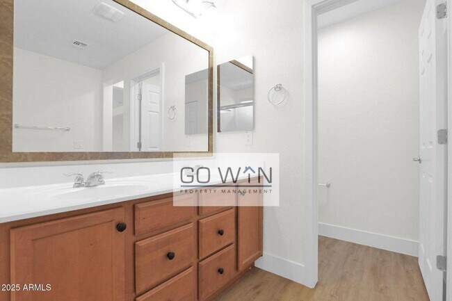 Building Photo - 4 Bed/ 2.5 bath - Beautiful Single Family ...