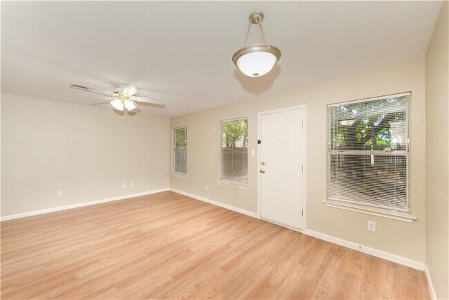 Building Photo - 9710 Sugar Hill Dr