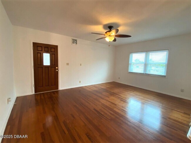 Building Photo - 473 Golf Blvd