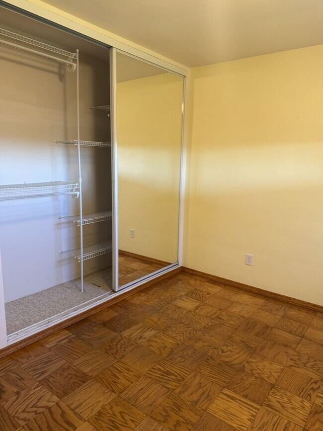 Building Photo - 1150 N 5th St