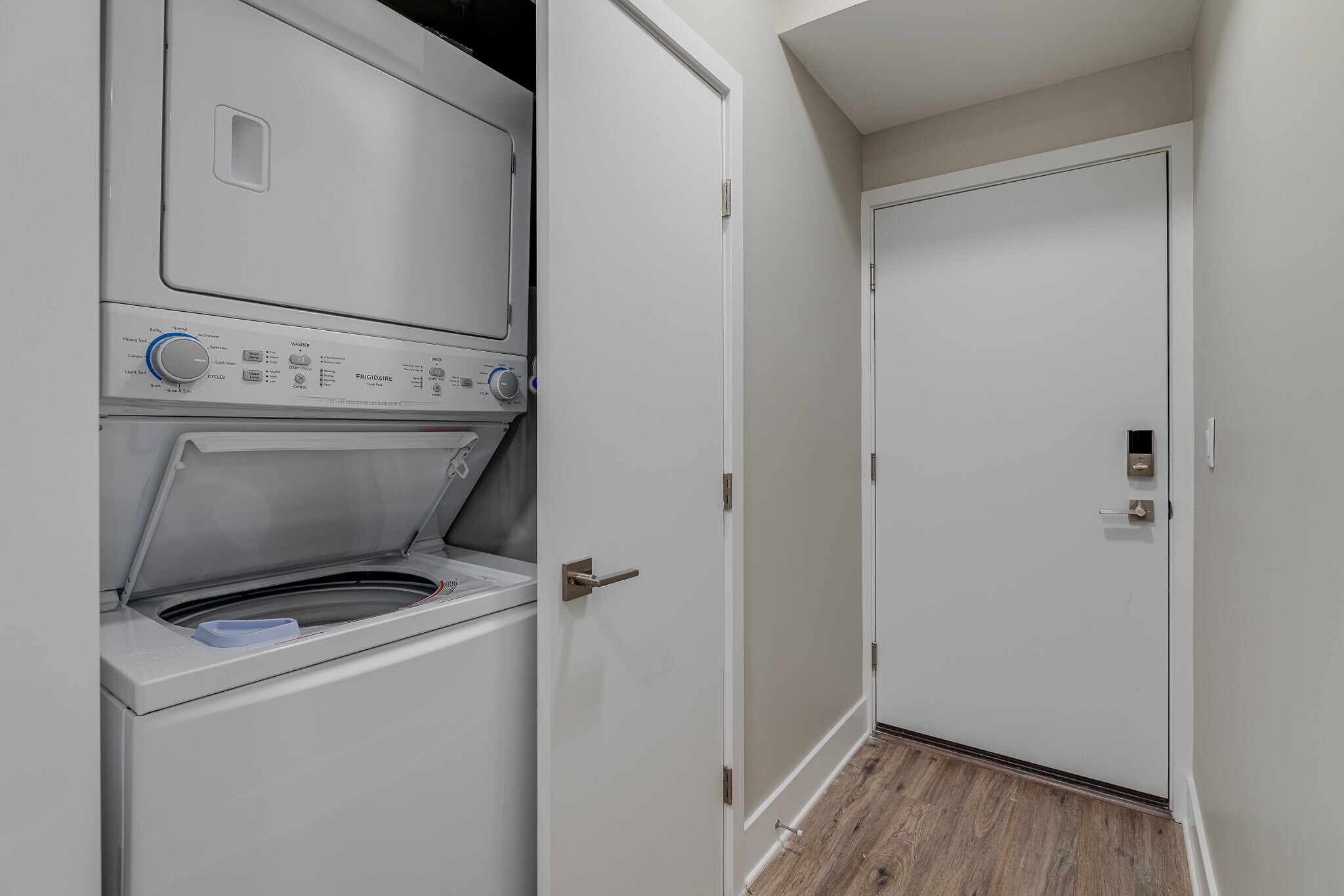 Building Photo - 1952 Bryn Mawr Ave