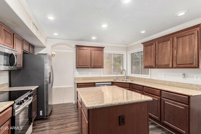 Building Photo - 3013 E Bighorn Ave