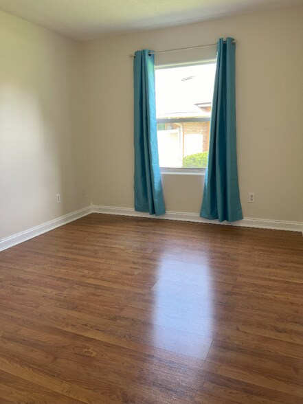 Building Photo - 345 Silver Pine Dr