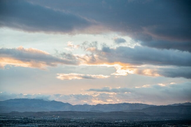 Building Photo - Waldorf Astoria Las Vegas- 1 bed .5 bath on the 39th floor!