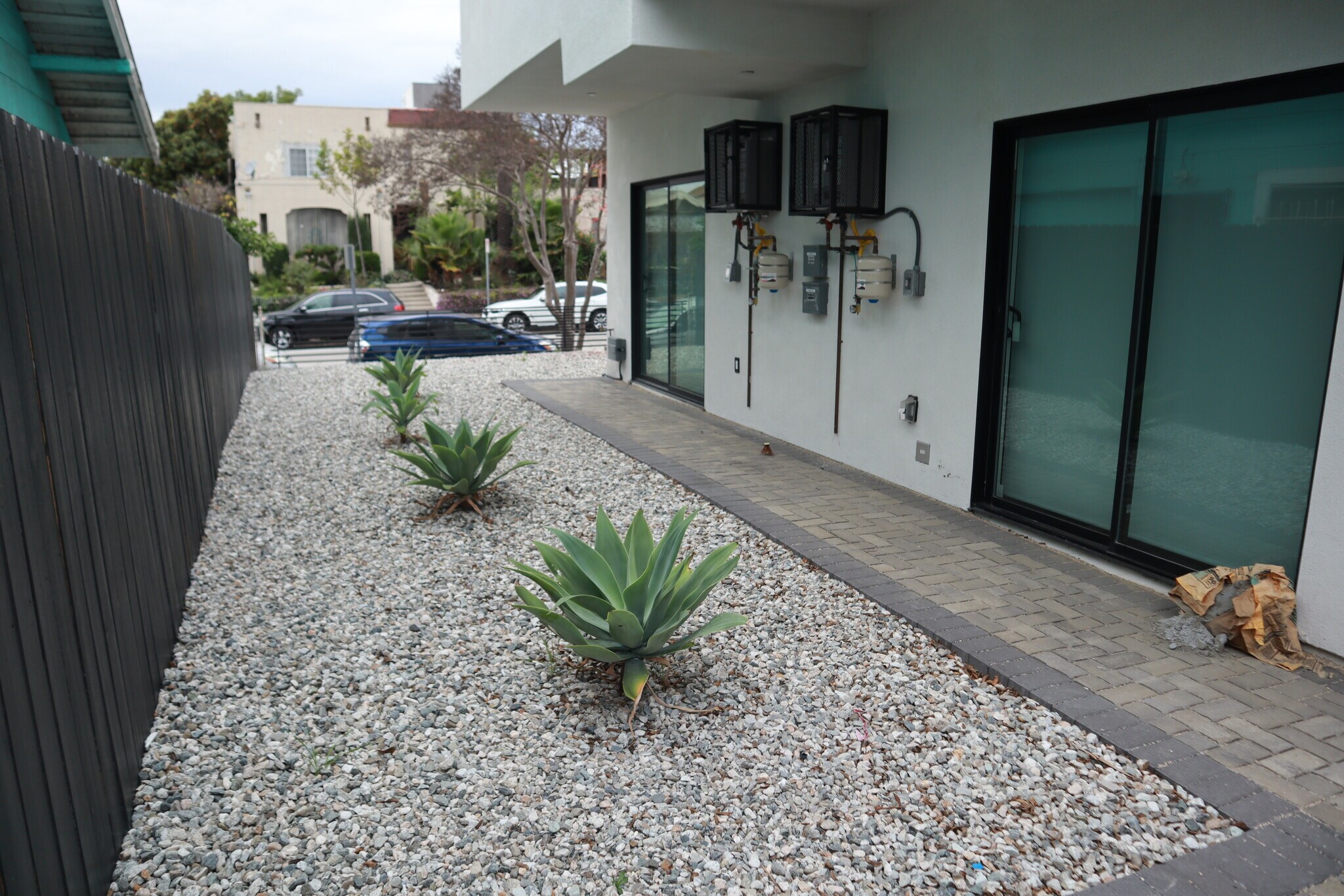 Building Photo - 4576 Oakwood Ave