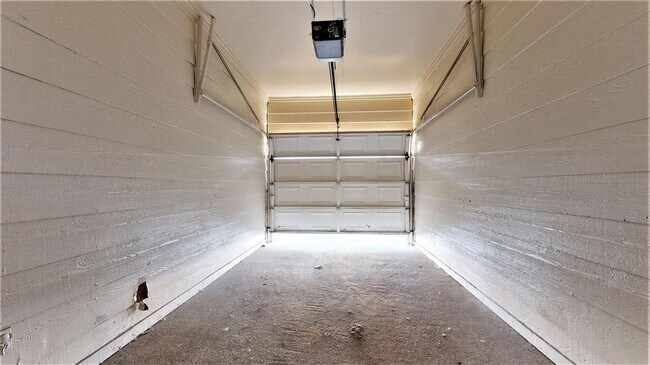 Building Photo - 727 Bunker Hill Rd