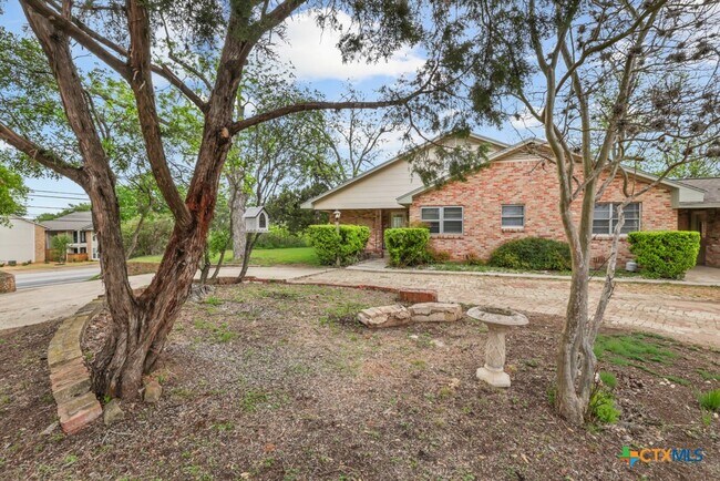 Building Photo - 1511 Ranch Rd 12