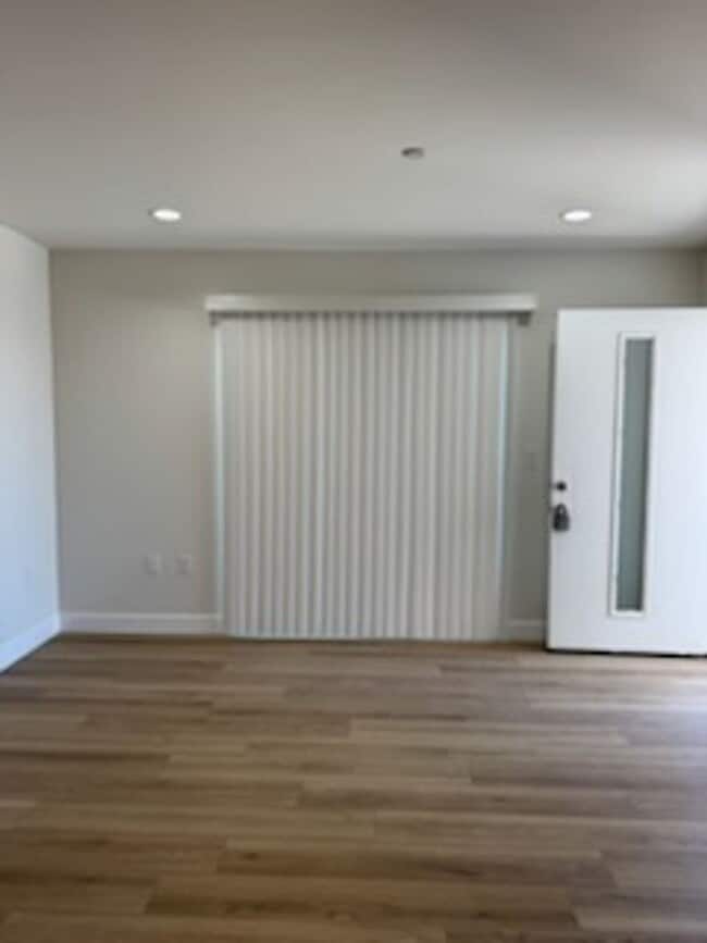 Building Photo - PLACE-NLO8655