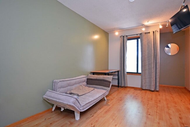 Building Photo - Spacious 2-Bedroom 3-Bathroom Townhome in ...