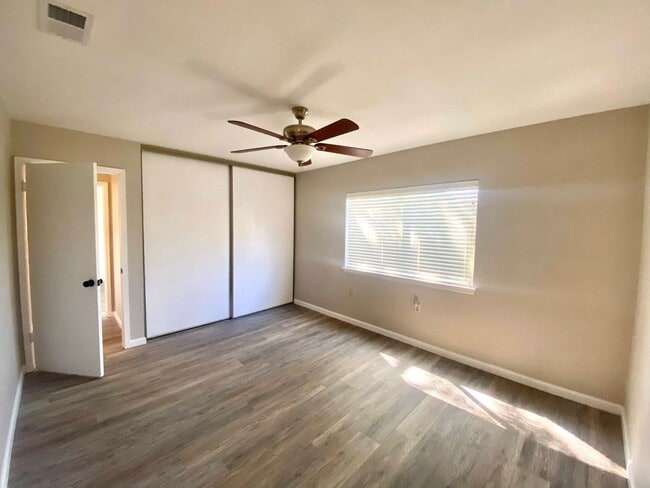 Building Photo - Remodeled 3 Bedroom 2 Bath  with cute back...