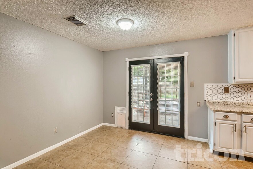 Building Photo - 3416 Tulip Ln