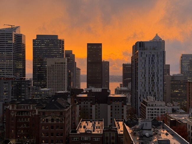 Building Photo - 1105 Spring St