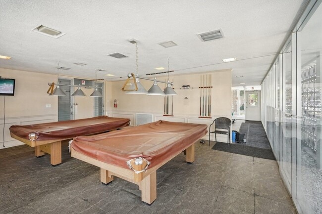 Building Photo - 3040 NE 16th Ave