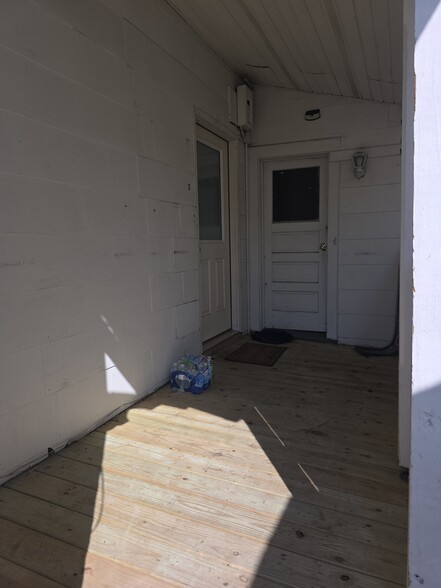 Unit B Porch - 307 N Governors Ave