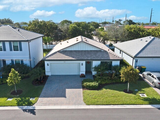 Building Photo - 3041 Hibiscus Ave