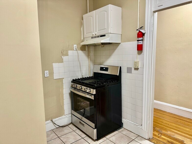 Building Photo - 74 Egmont St