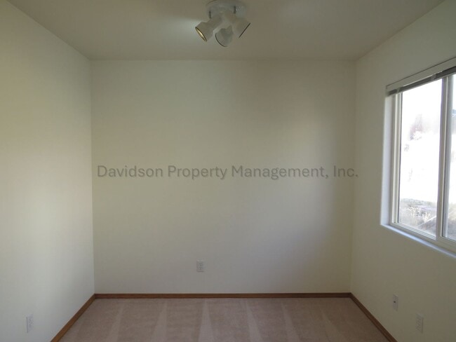 Building Photo - Stunning 3 Bedroom House in North Gleneagle